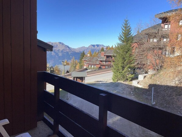 Property grounds - 150m from resort center, 3rd floor, balcony, tv, 17m², La Plagne (La Plagne)