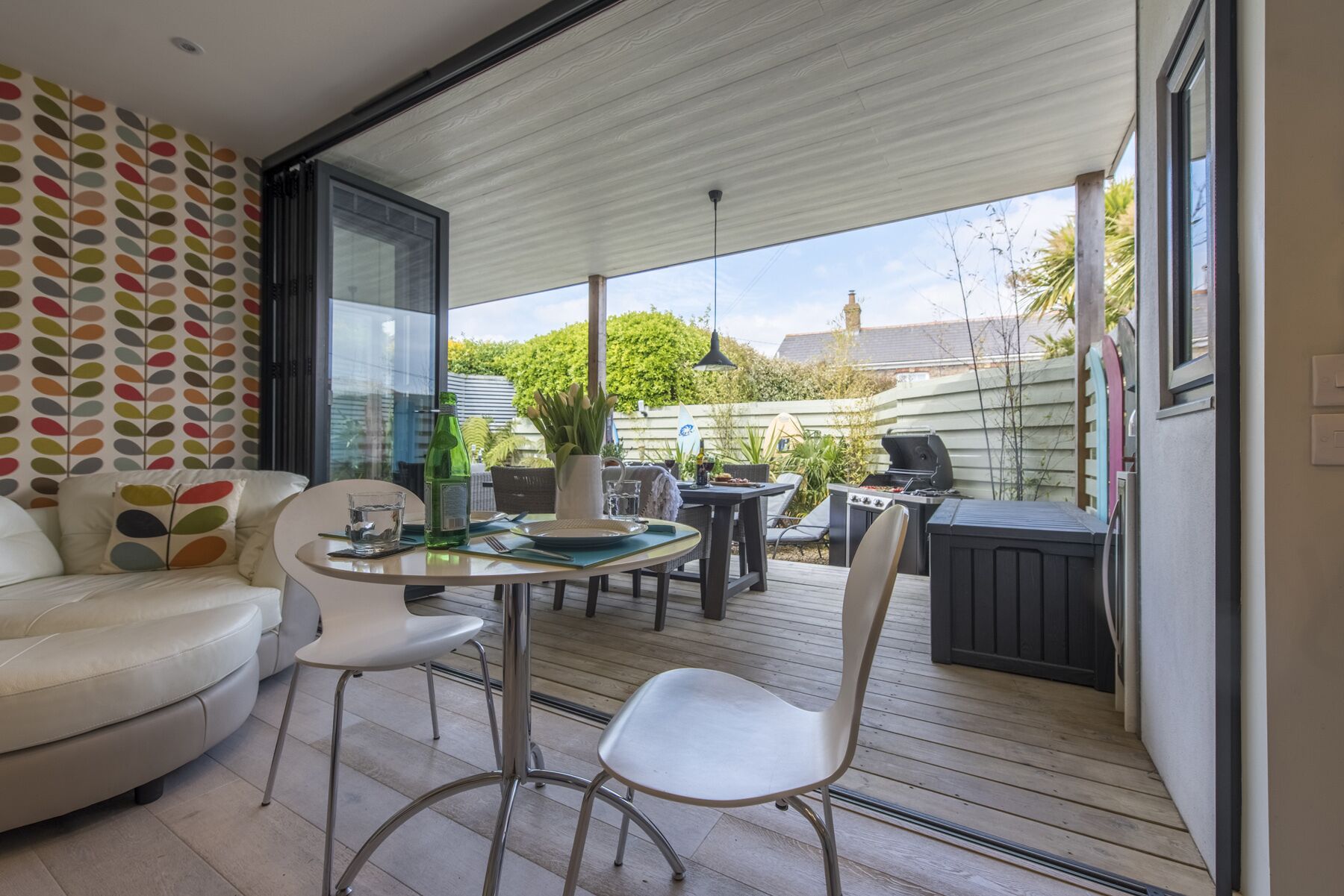 屋外ダイニングエリア