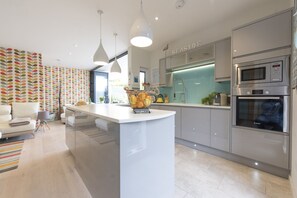 Oppvaskmaskin og kjøkkenutstyr