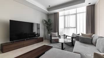 Appartement Supérieur, 3 chambres, vue ville | Télévision