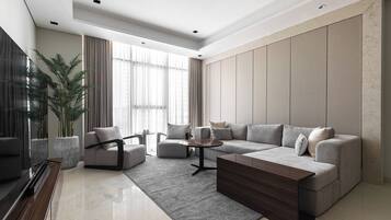 Lägenhet Superior - 3 sovrum - utsikt mot staden | Vardagsrum | 45-tums smart-tv med digitalkanaler, Netflix och streamingtjänster