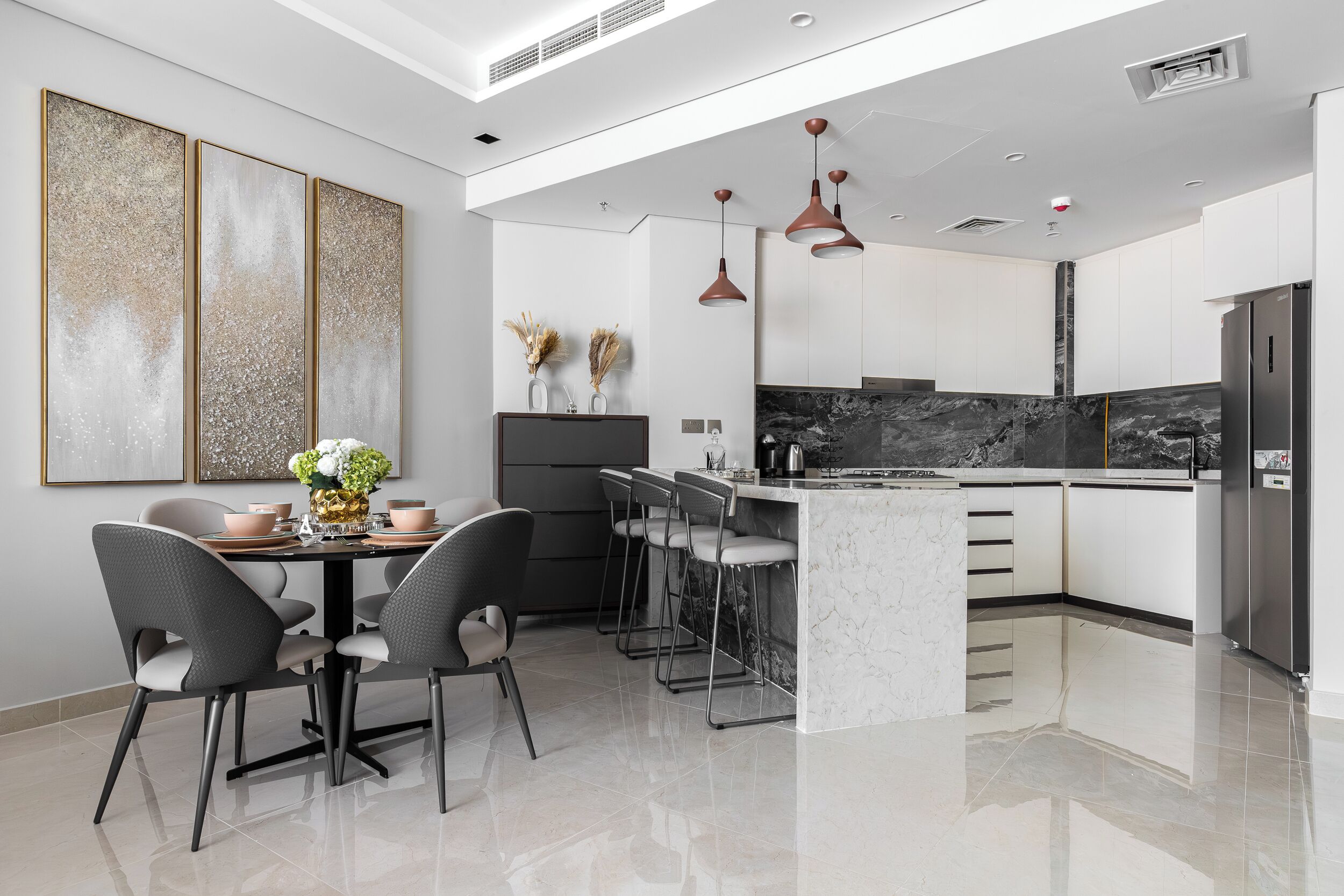 Appartement Supérieur, 3 chambres, vue ville | Cuisine privée | Grand réfrigérateur, micro-ondes, four, plaque de cuisson