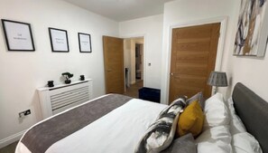 2 makuuhuonetta, silitysrauta/-lauta, Wi-Fi, vuodevaatteet