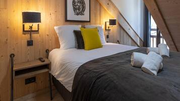 2 bedrooms, bed sheets