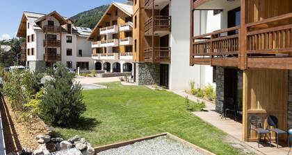 Chalet in Chantemerle With Sunny Ski Slopes