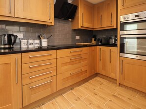 Cottage | Cucina privata | Lavastoviglie, pentole/stoviglie/utensili