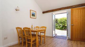 Cottage | Dining