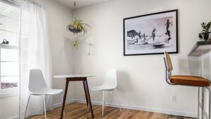 Interior - Swell House Santa Cruz, Suite 5 (Santa Cruz)