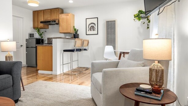 TV - Swell House Santa Cruz - Suite 2 (Santa Cruz)