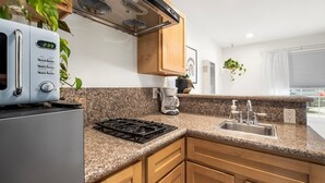 Private kitchen - Swell House Santa Cruz - Suite 2 (Santa Cruz)