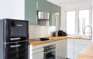 Kühlschrank, Mikrowelle, Ofen, Geschirrspüler