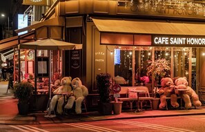 Outdoor dining - PARISIAN ESCAPE NEXT TO THE LOUVRE AND PALAIS ROYAL - RUE SAINT-HONORÉ (Paris)