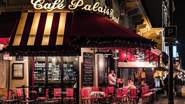 A café with outdoor seating, a menu board, and a bicycle parking area. - PARISIAN ESCAPE NEXT TO THE LOUVRE AND PALAIS ROYAL - RUE SAINT-HONORÉ (Paris)