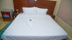 Presidential Apartment, Balcony, City View | In-room safe, desk, laptop workspace, soundproofing - Hotel Residence Madadjeu (Yaoundé)