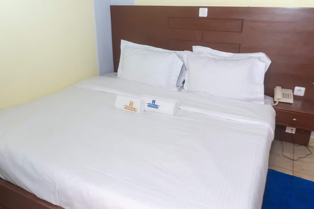 2 bedrooms, in-room safe, desk, laptop workspace