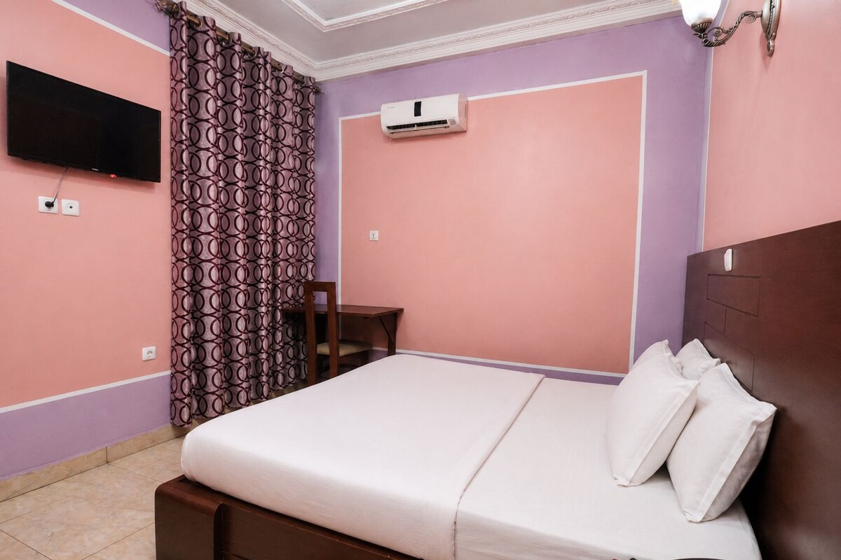 Deluxe Apartment, 2 Bedrooms, 2 Bathrooms | Premium bedding, down comforters, memory foam beds, desk