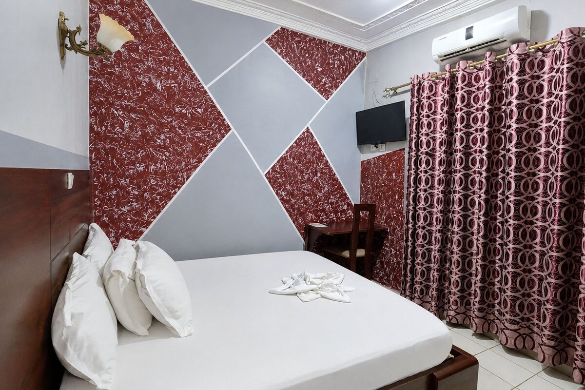 Chambre Double Standard | Literie de qualité supérieure, couette en duvet d'oie