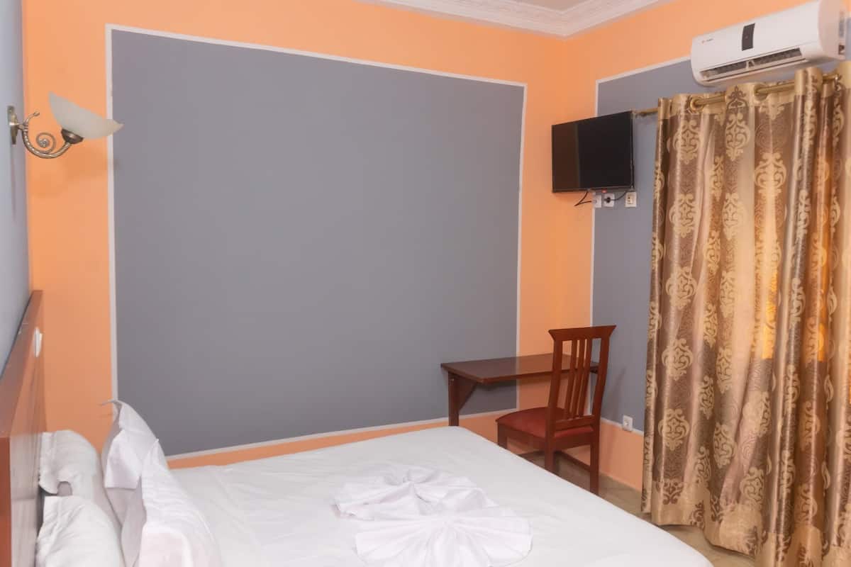 2 bedrooms, in-room safe, desk, laptop workspace