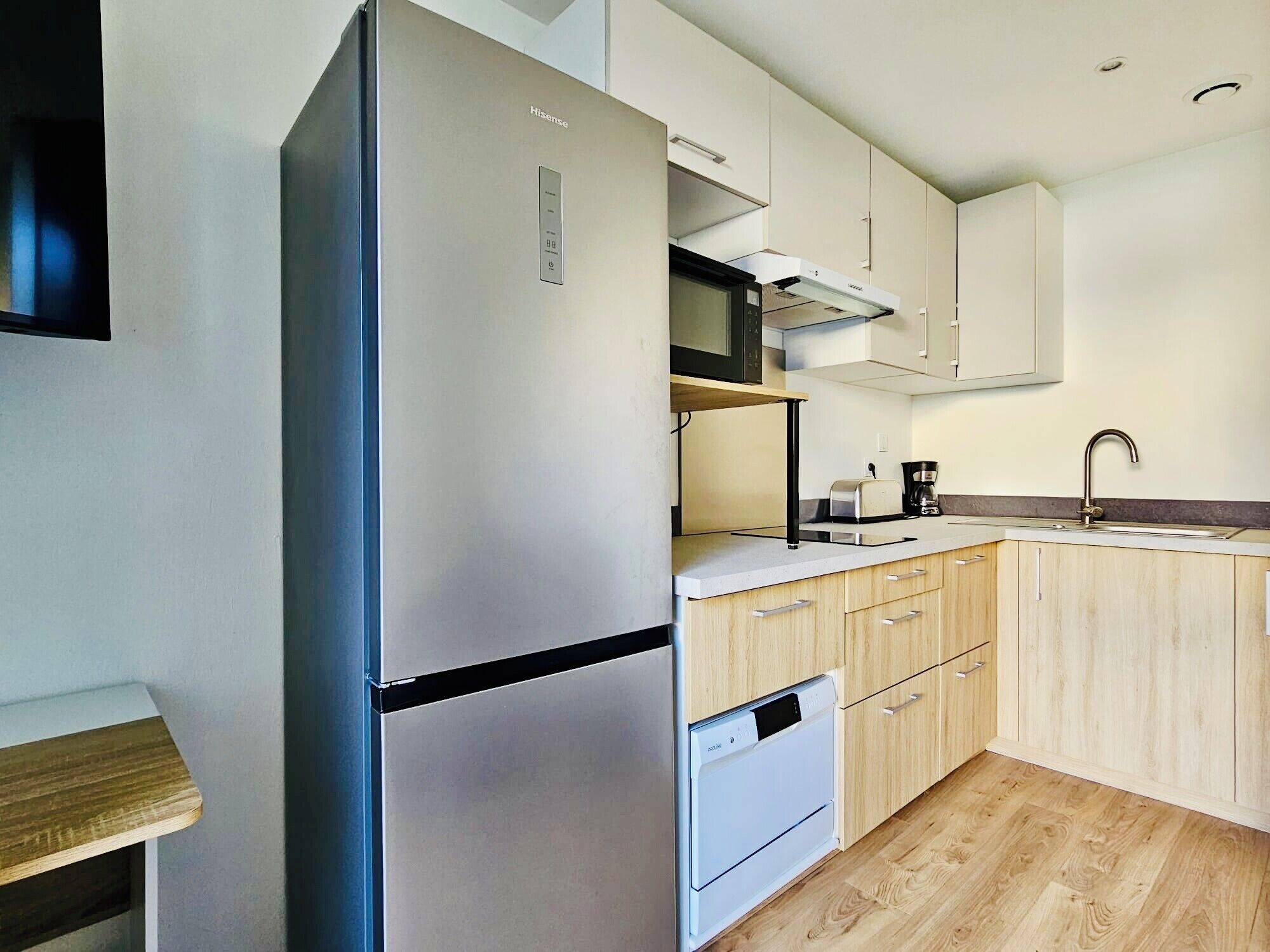 Fridge, microwave, dishwasher, coffee/tea maker