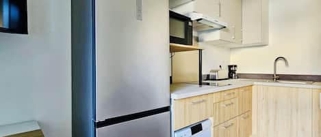Fridge, microwave, dishwasher, coffee/tea maker