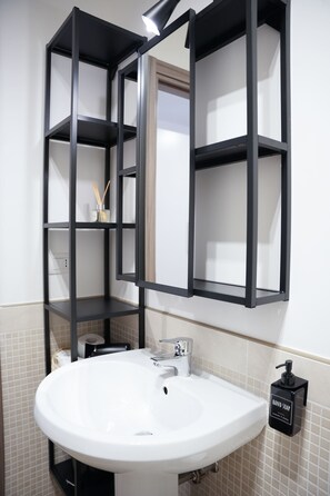 Bathroom - Enjoy Rosso – Cozy Studio Apartment for Your Roman Holiday (Roma)