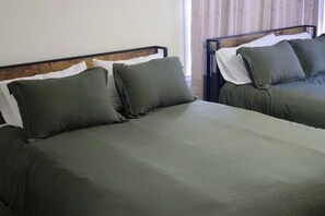3 habitaciones, tabla de planchar con plancha, wifi y ropa de cama 