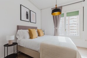 4 dormitorios, tabla de planchar con plancha, wifi y ropa de cama