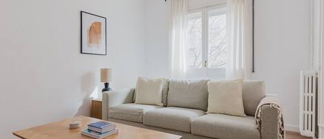 TV, fireplace, stereo