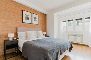 4 makuuhuonetta, silitysrauta/-lauta, Wi-Fi, vuodevaatteet