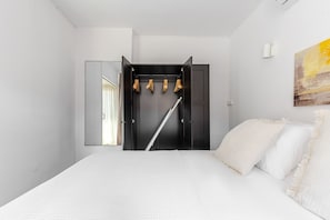 2 chambres, fer et planche à repasser, Wi-Fi, draps fournis