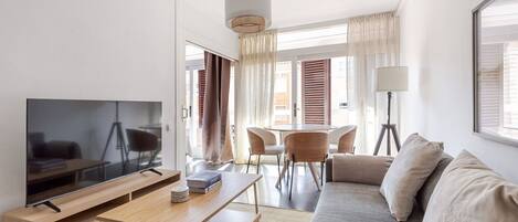 Fernseher, Stereoanlage