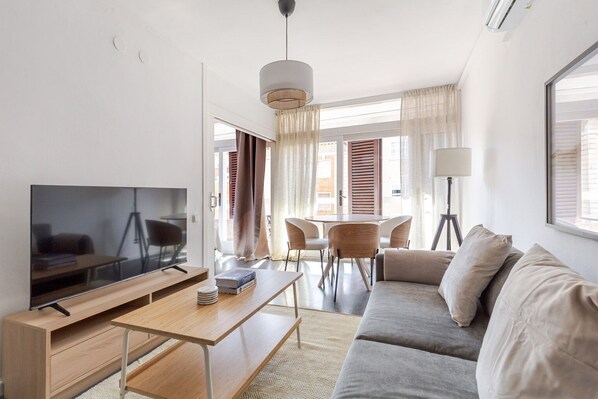 Télévision, chaîne hi-fi