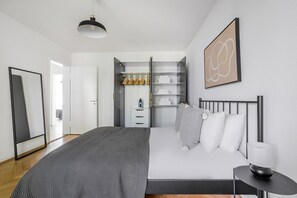 2 bedrooms, iron/ironing board, WiFi, bed sheets - Blueground | Basel-St. Alban, AC, nr museums (Basel)