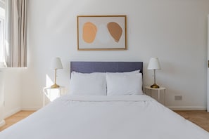2 bedrooms, iron/ironing board, WiFi, bed sheets - Blueground | Bayswater, balcony & w/d, nr parks (London)