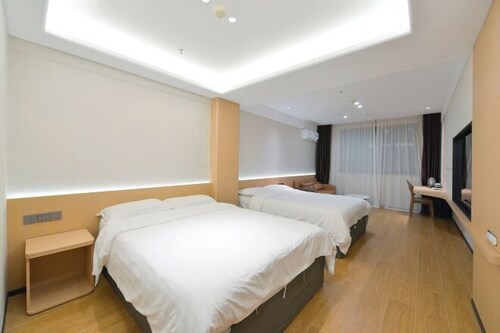 Tianhe Express Hotel (Shenyang Middle Street Forbidden City)