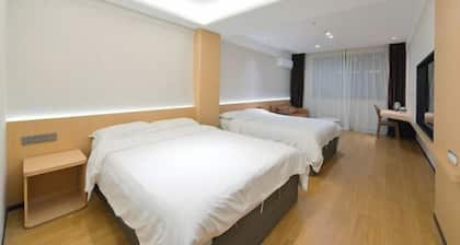 Tianhe Express Hotel (Shenyang Middle Street Forbidden City)