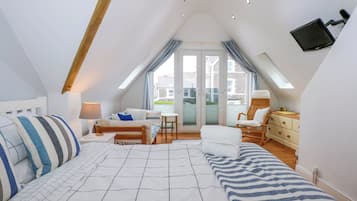 2 bedrooms, individually decorated, individually furnished, free WiFi