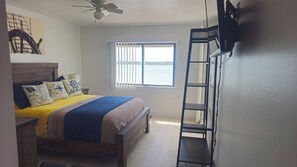 2 bedrooms, iron/ironing board, free WiFi, bed sheets - The BEACH, dolphins and seashells in your backyard! (Fort Myers Beach)
