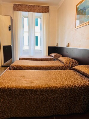 Comfort Triple Room | In-room safe, free WiFi