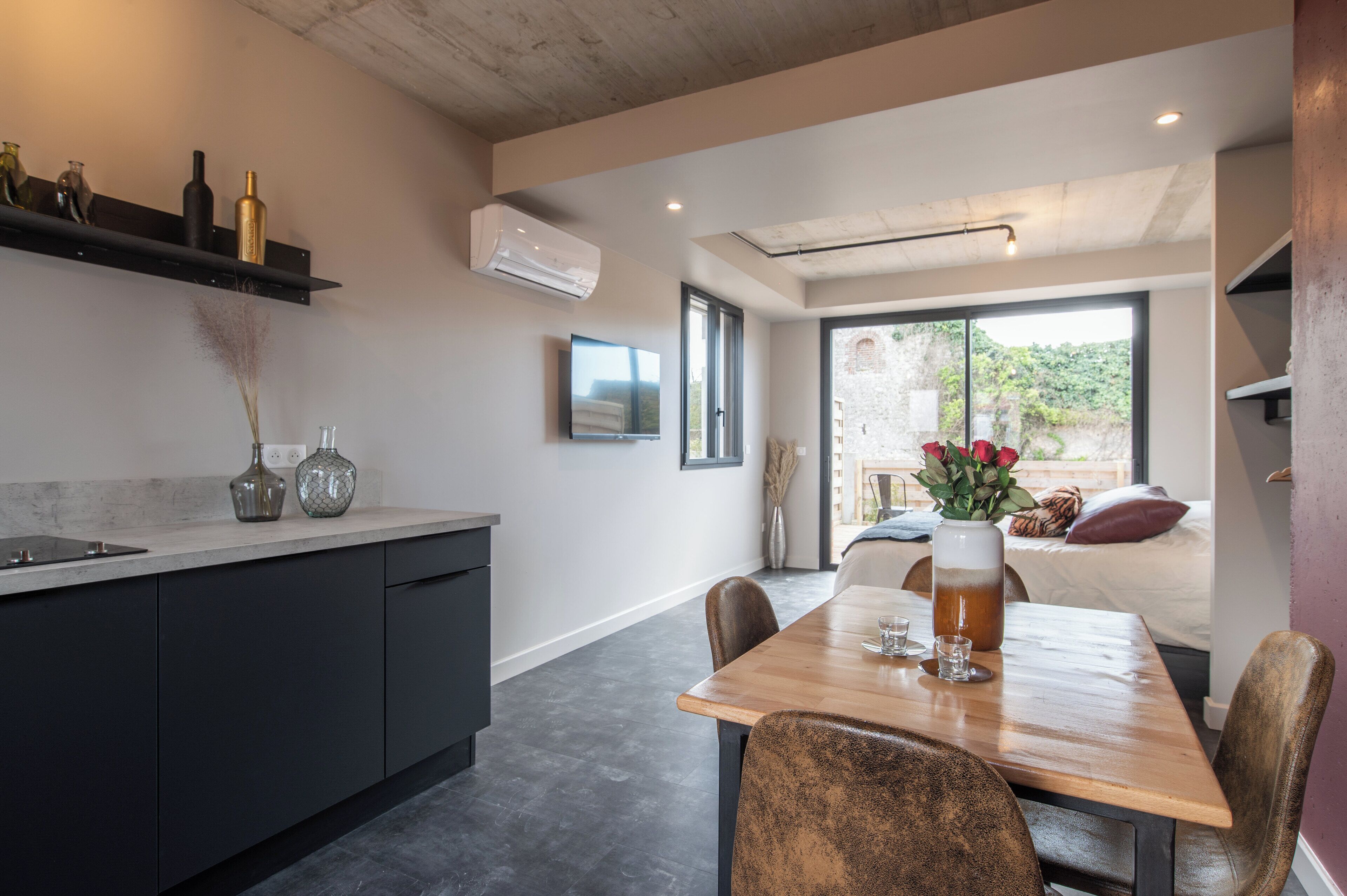 Comfort Studio (Briquetterie Boutisse) | Individually decorated, individually furnished, soundproofing, free WiFi