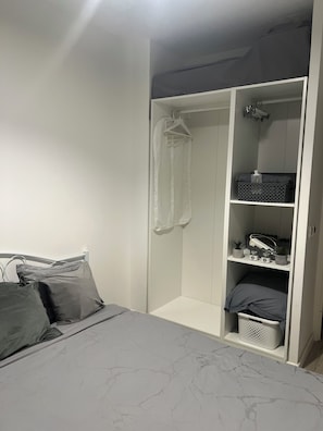 1 bedroom, WiFi, bed sheets