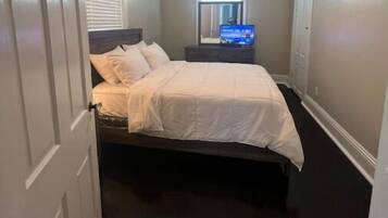3 bedrooms, desk, free WiFi, bed sheets