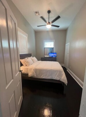 3 bedrooms, desk, free WiFi, bed sheets