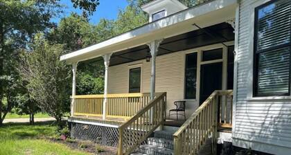 The Isabella - Beautifully Revived Historic House - 2 blocks from the IP Mill