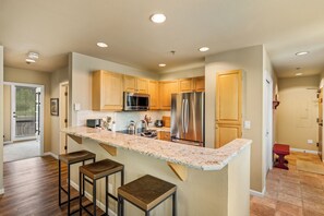 Fridge, microwave, oven, stovetop - Terraces Condo w/ Stunning Views, Pool & Spa 1078 (Steamboat Springs)