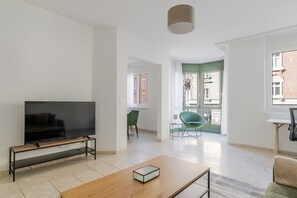 Télévision, chaîne hi-fi