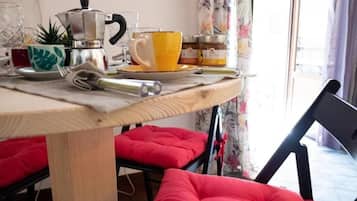 Apartment, 1 Bedroom, Balcony | Dining room