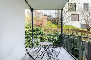 Outdoor dining - Blueground | Enge, elevator & w/d, nr museums (Zurich)