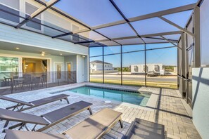 Een verwarmd zwembad