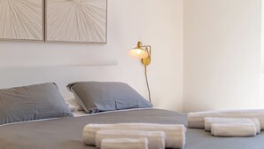 3 室のベッドルーム、アイロン / アイロン台、WiFi (無料)、ベッドシーツ